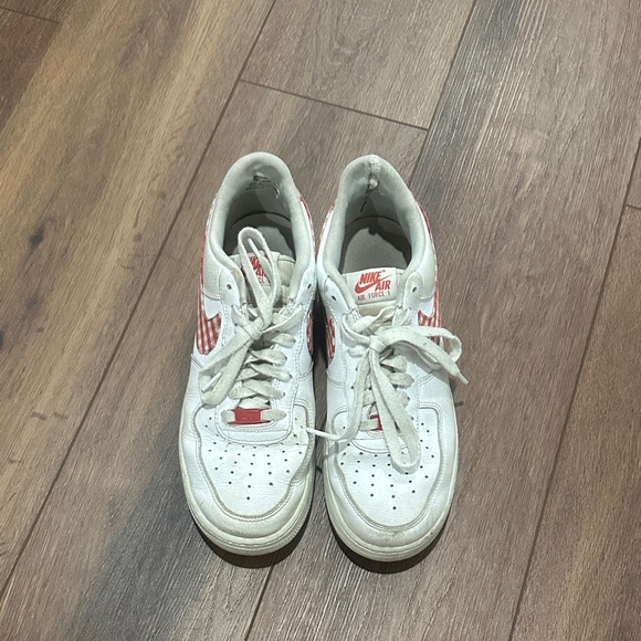 Nike Air Force 1 White and Red 10 - Picture 1 of 6